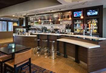 Courtyard By Marriott Hartford Windsor Airport Hotel Buitenkant foto