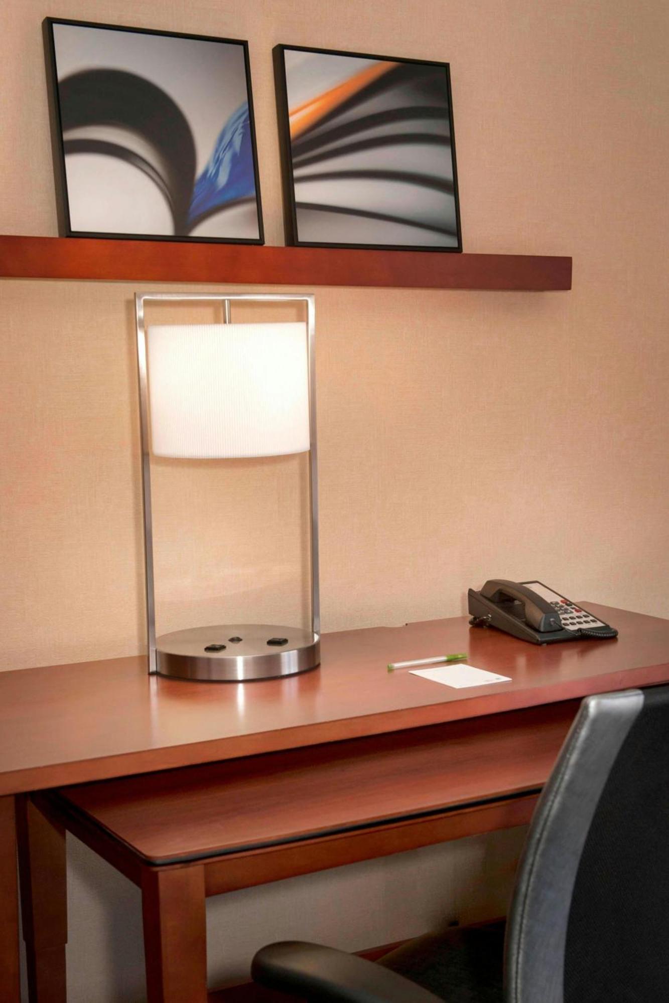 Courtyard By Marriott Hartford Windsor Airport Hotel Buitenkant foto