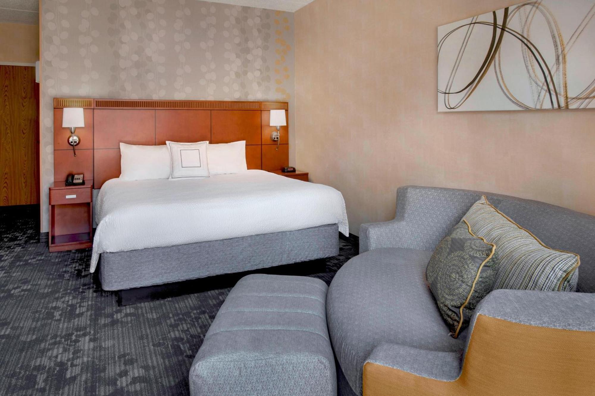 Courtyard By Marriott Hartford Windsor Airport Hotel Buitenkant foto