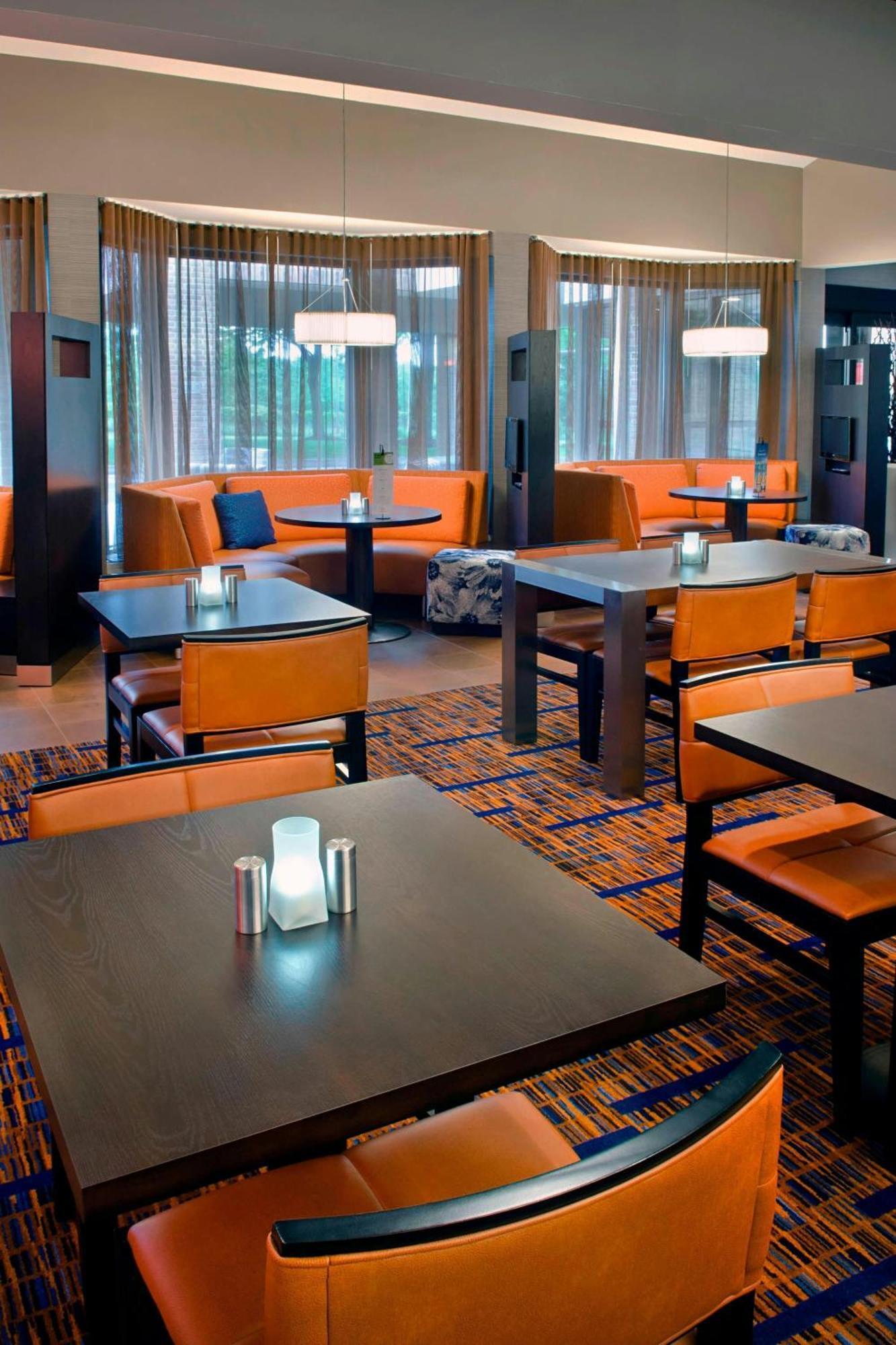Courtyard By Marriott Hartford Windsor Airport Hotel Buitenkant foto