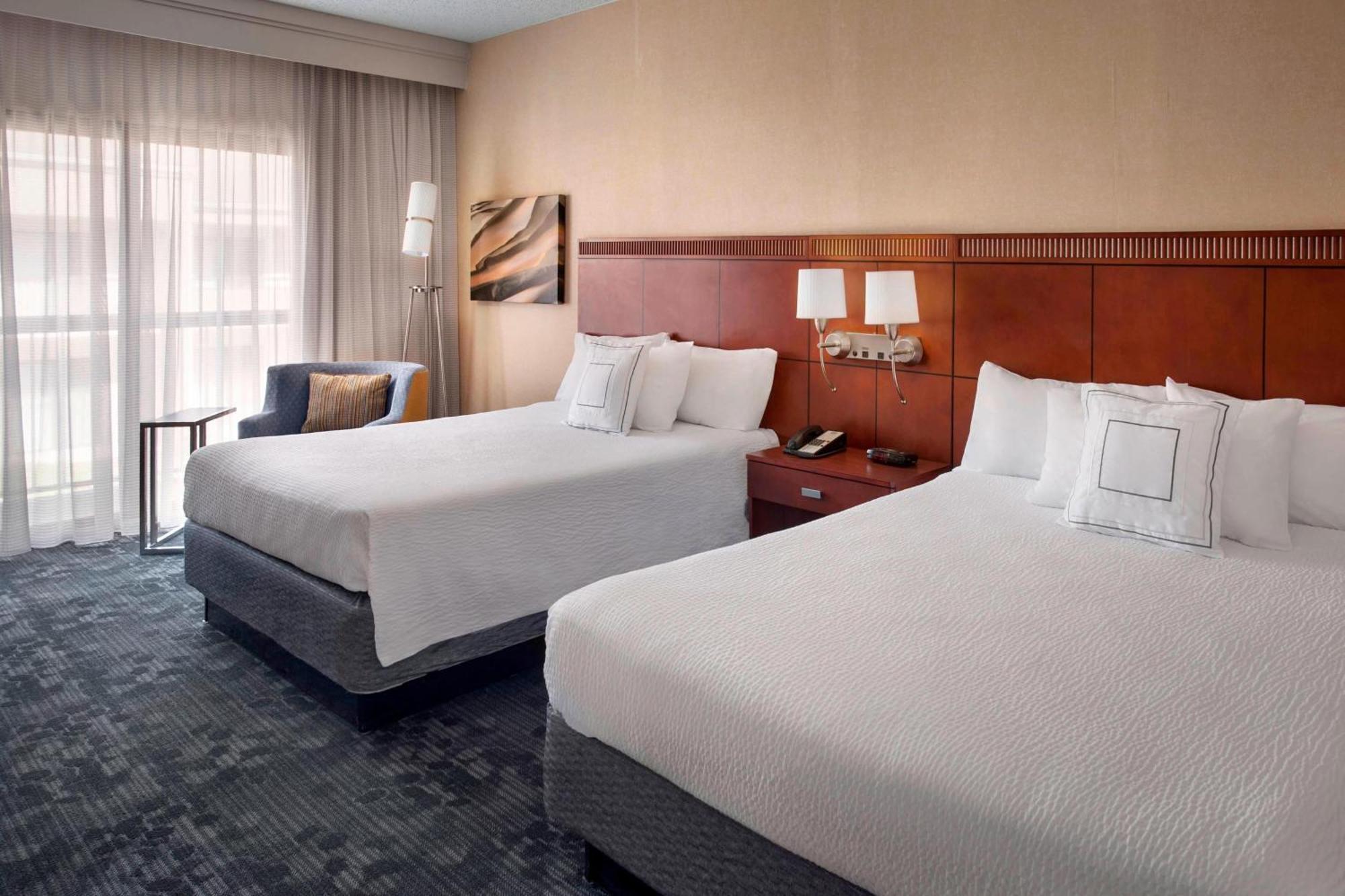 Courtyard By Marriott Hartford Windsor Airport Hotel Buitenkant foto