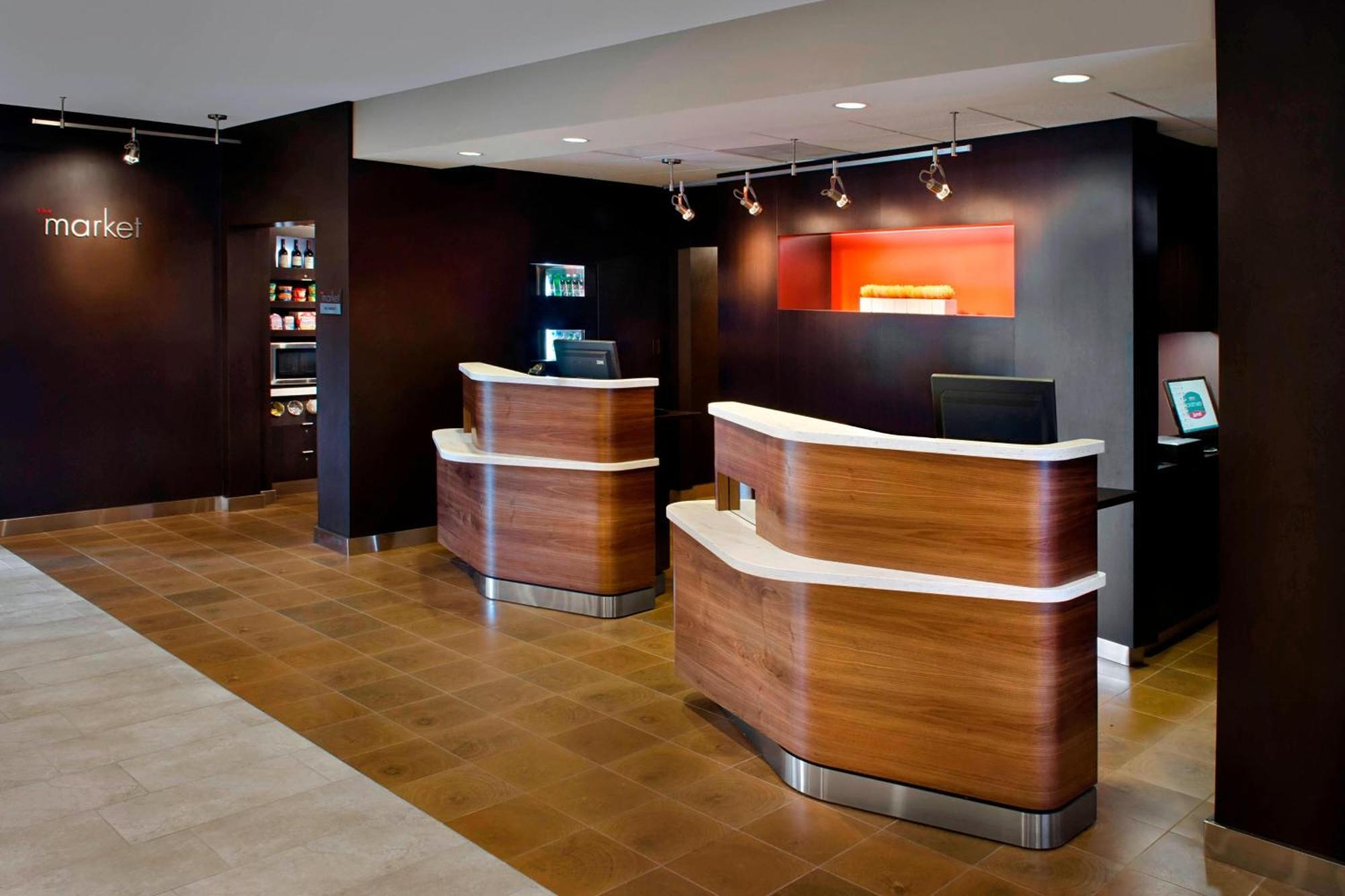 Courtyard By Marriott Hartford Windsor Airport Hotel Buitenkant foto